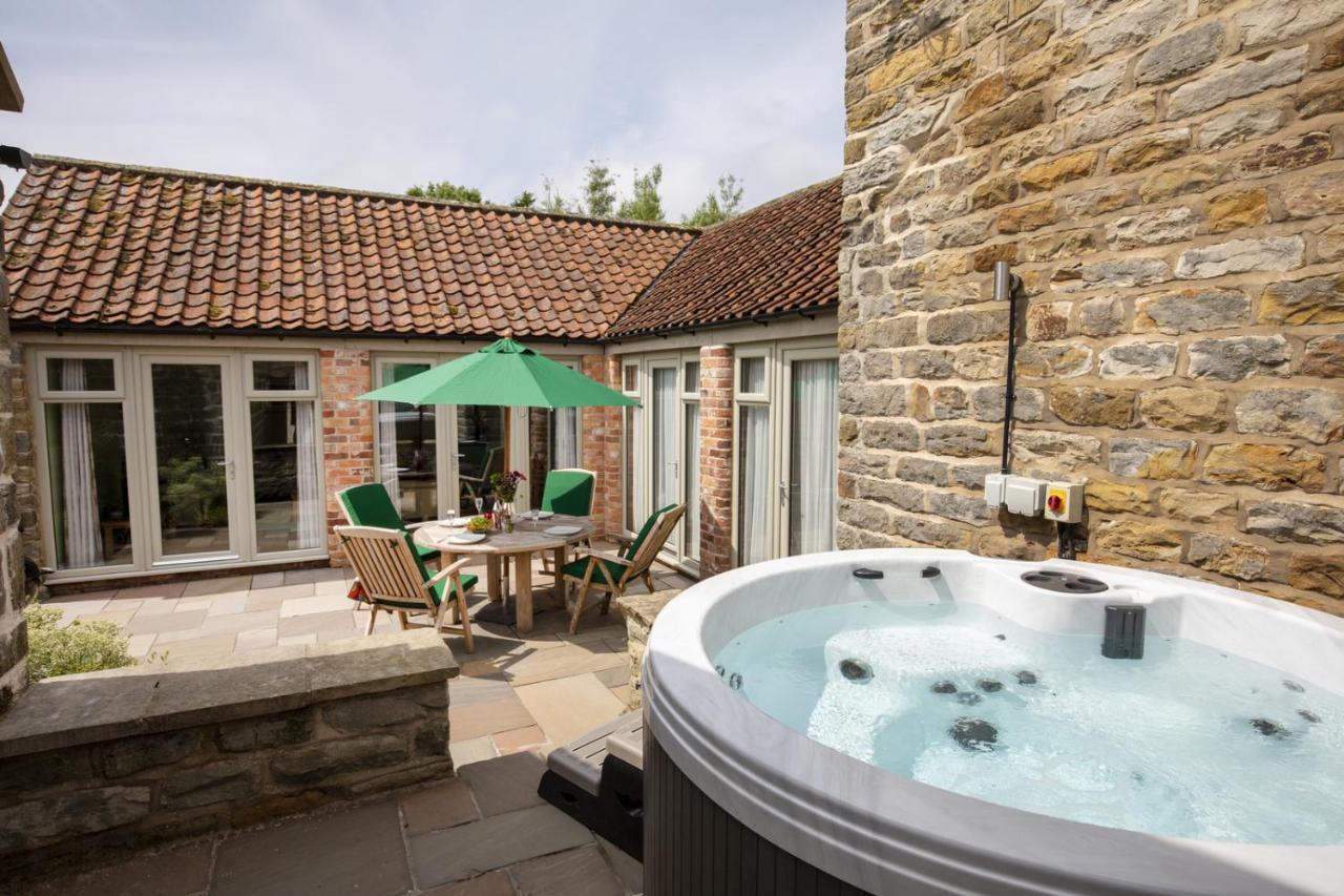 Thirley Cotes Farm Cottages Скарборо Экстерьер фото