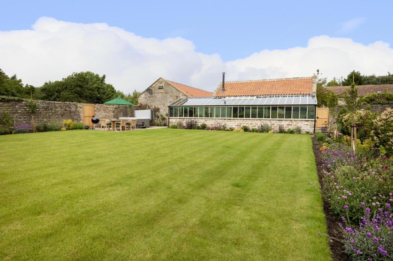 Thirley Cotes Farm Cottages Скарборо Экстерьер фото